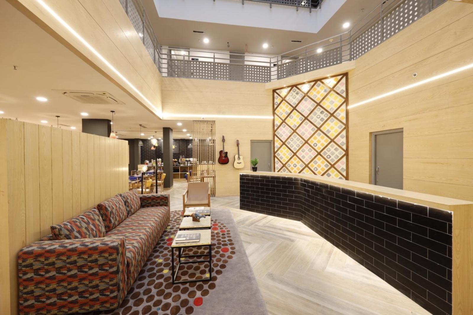 Surat Hotell Eksteriør bilde